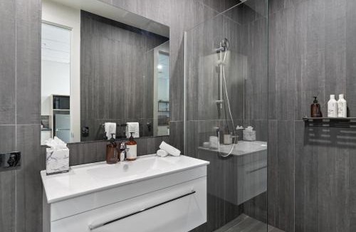 Lake Hayes Apartment | 12th Avenue Suites