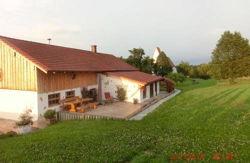 Feldkirchen-Westerham Apartment | 130 m² Apartment ∙ 3 bedrooms ∙ 8 guests