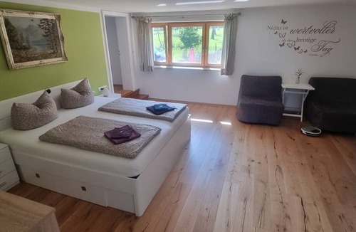 Flintsbach A. Inn Apartment | 130 m² Apartment ∙ 3 bedrooms ∙ 10 guests