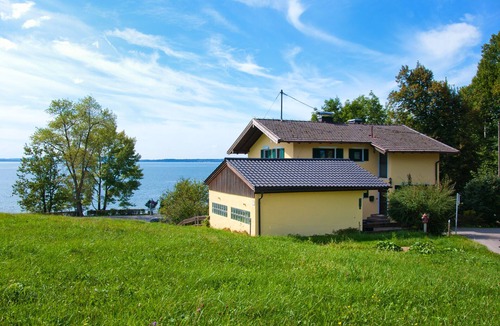 Chieming House | 145 m² directly on the "Bavarian Sea" with spectacular lake and mountain views