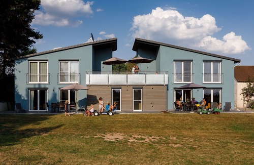 Aue Apartment | 17 qm großer komfortabler und geräumiger Schäferwagen mit Strom- und Heitzanschluss sowie Miniküche