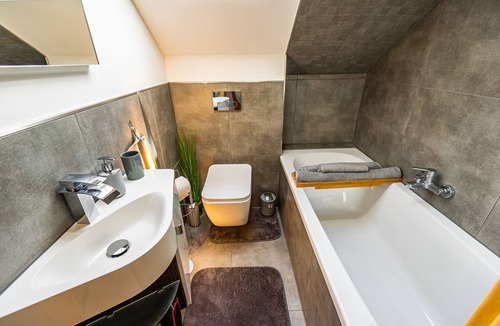 Hamm Apartment | 2.5-room incl. workplace, WLAN & free Netflix - fully equipped