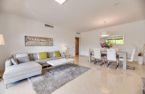Benahavis Apartment | 2-bed apartment in Capanes del Golf