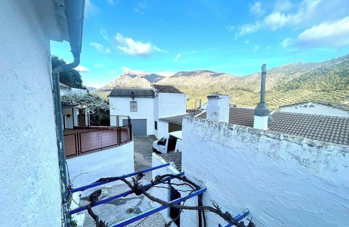 Rute House | 2-bed Country House - Mountain Views - Sleeps 6