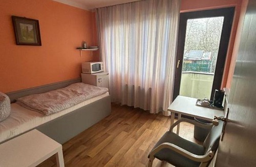 Aubing-Sud Hostel | 2-Rent Group Hostel Rooms AUB162