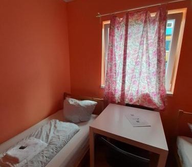 Industriebezirk Hostel | 2-Rent Group Hostel Rooms&Apartments TUB19A