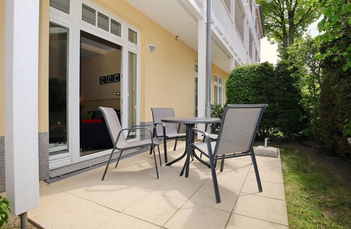 Ostseebad Kuhlungsborn Apartment | 2-room vacation apartment for 4 people with terrace and dog, pool & sauna