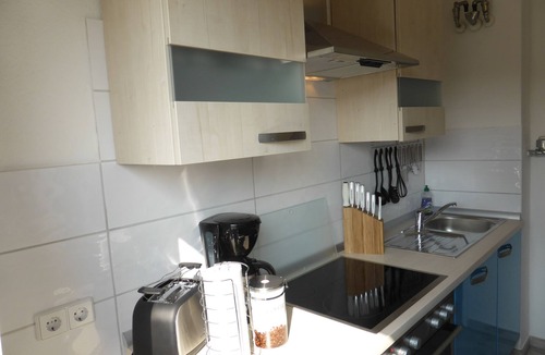 Tempelhof Apartment | 2 rooms, up to 5 persons, luxuriously furnished, tulip "