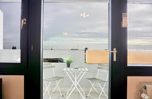 Innenstadt-West Apartment | 2 separate Apartments direkt in der City mit privaten Stellplätzen max 1,65m Höhe und 1,8m Breite für bis zu 8 Personen