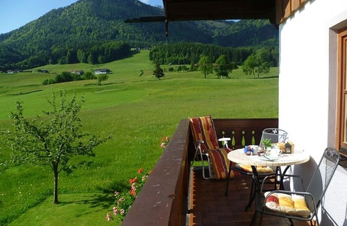 Ruhpolding Apartment | 2 vacation apartment 43sqm, balcony, kitchenette, 1 bedroom, 1 bed-sitting room, WLAN