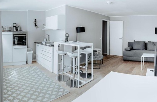 Innenstadtring Apartment | 2-Zimmer City Apartment 57m² mit King Size Bett und Küche