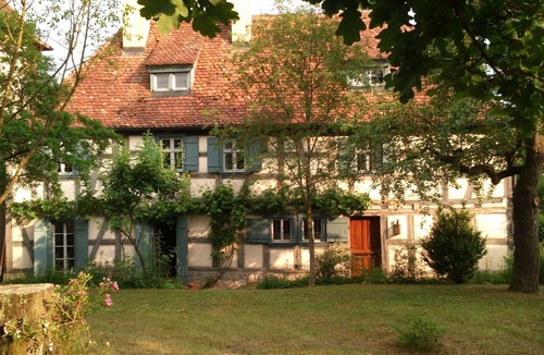 Geckenheim House | 200 m² House ∙ 5 bedrooms ∙ 7 guests