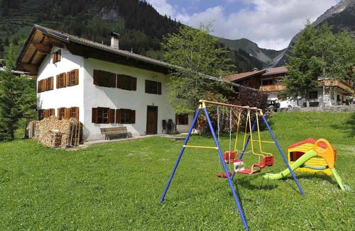 Gramais House | 220 m² House ∙ 5 bedrooms ∙ 14 guests