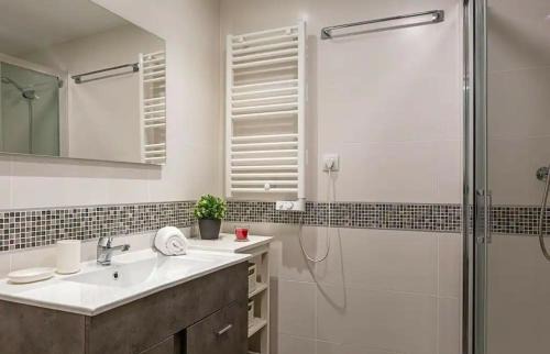 Hortaleza House | 2Bedroom Duplex in Hortaleza Near Metro