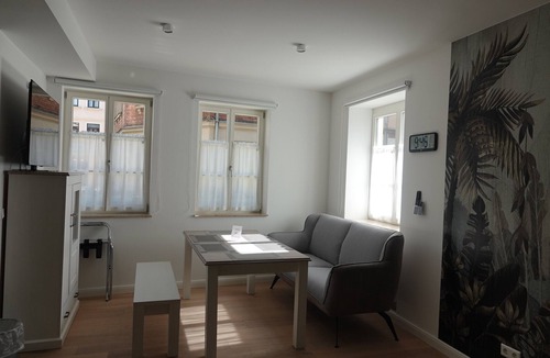 Coburg Apartment | 3 Bedroom Apartment in Coburg
