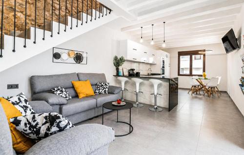Vilar de Canes House | 3 Bedroom Awesome Home In Vilar De Canes