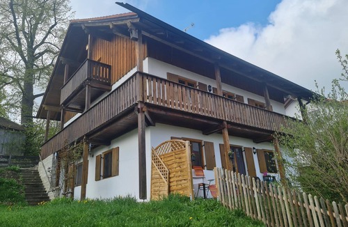 Leeder House | 3 bedroom private vacation home in denklingen