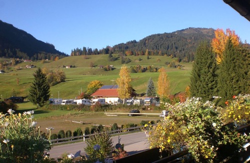 Obermaiselstein Apartment | 3-room apartment with a wonderful southwest-facing balcony and swimming pool/sauna