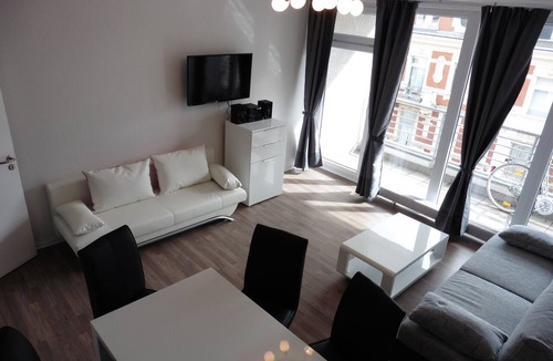 Tempelhof Apartment | 3 rooms, up to 7 persons, luxuriously furnished, "Magnolia"