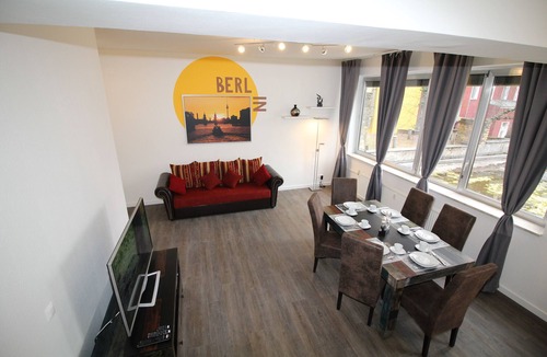 Tempelhof Apartment | 3 rooms, up to 8 persons, luxuriously furnished, "Iris3"