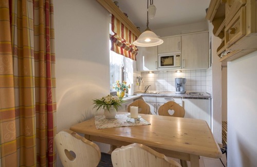 Oberaudorf Apartment | 3 * with a dream view to the mountains sauna playroom kitchen garage027