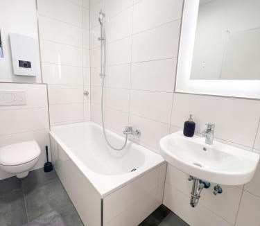 Altenhagen Apartment | 3 Zimmer mit 6 Betten, große Küche, neues Bad, 7min zur A1