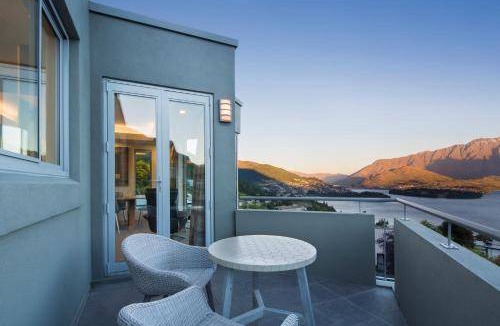 Fernhill House | 300 m² House ∙ 4 bedrooms ∙ 8 guests