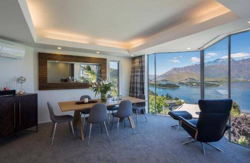 Fernhill House | 300 m² House ∙ 4 bedrooms ∙ 8 guests
