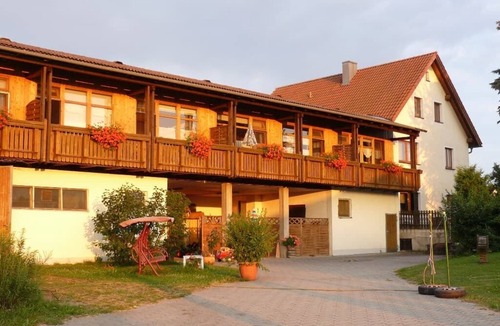 Moosbach Apartment | 32qm große 1-Zimmerwohnung mit Balkon