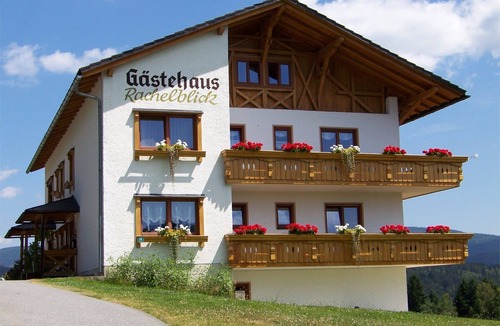 Flanitz Apartment | 37qm große 2-Zimmer-Wohnung mit Balkon in traumhafter Lage