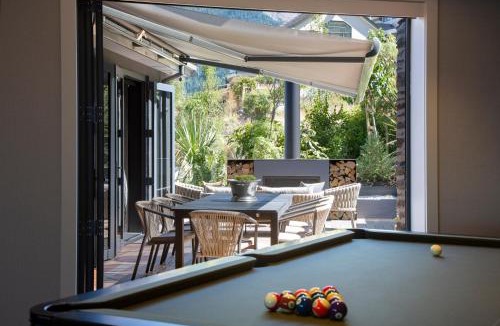 Queenstown Villa | 38 Edinburgh by MajorDomo