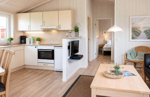 Lensterstrand House | 4 person holiday home in GROEMITZ
