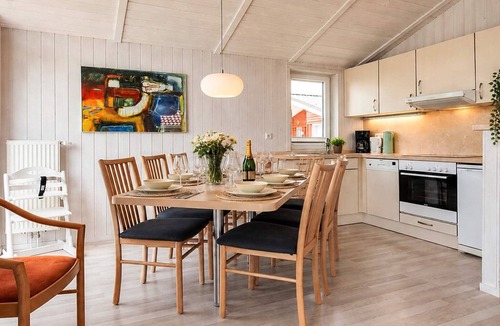 Lensterstrand House | 4 person holiday home in GROEMITZ