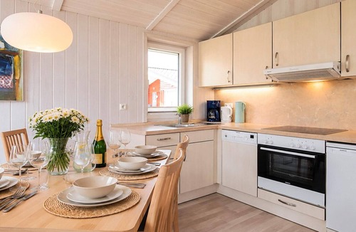 Lensterstrand House | 4 person holiday home in GROEMITZ