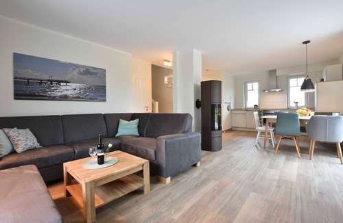 Bastorf Cottage | 4-room vacation home with fireplace (max. 6 persons) - left - L7 Holiday home