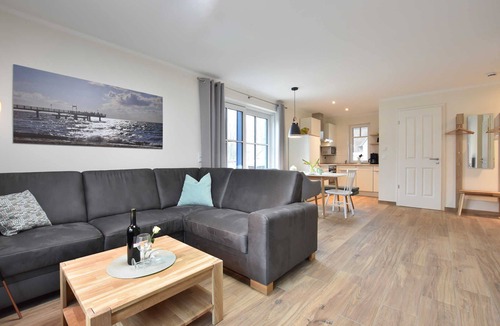 Bastorf Cottage | 4-room vacation home with fireplace (max. 6 persons) - left - L7 Holiday home
