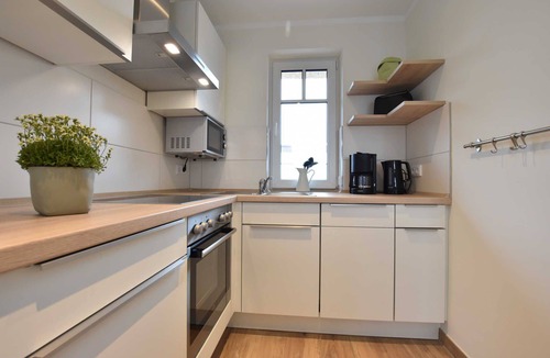 Bastorf Cottage | 4-room vacation home with fireplace (max. 6 persons) - left - L7 Holiday home
