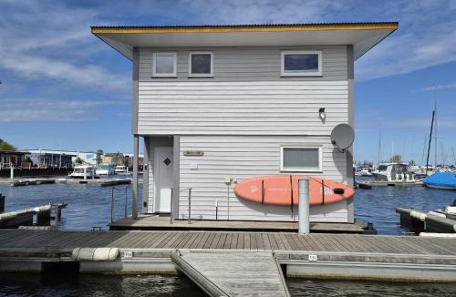 Ostvorpommern Boat Rental | 4 Sterne Dtv Floating House