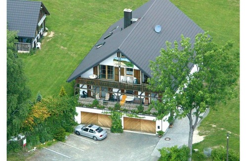 Stammbach Apartment | 4-Sterne-Ferienwohnung (75qm) mit Balkon zur Südseite