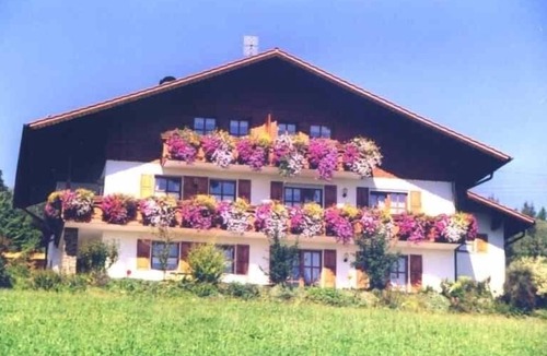 Arrach Apartment | 4-Sterne-Ferienwohnung im ländlichen Stil mit Balkon