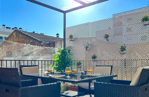 Vilanova I la Geltru Apartment | 5-Bedroom apartment close to the sea, outdoor space, A/C