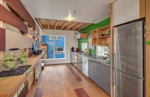 Squire Park House | 5 level, fun, walkable urban artist's Loft. Trained dogs now welcome!