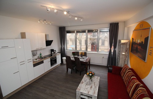 Tempelhof Apartment | 5 rooms, up to 11 persons, luxuriously furnished, "Iris5"
