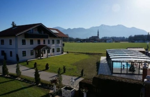 Luft Condo | 5 Sterne Ferienwohnung "franz" mit Traumhafter Aussicht & Pool von Apr-nov