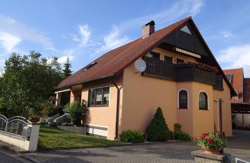 Muhr am See Apartment | 50qm großes Feriendomizil im Dachgeschoss mit Balkon