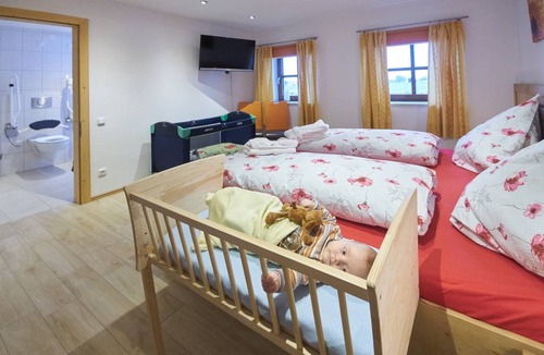 Altotting Apartment | 52 m² Apartment ∙ 5 guests