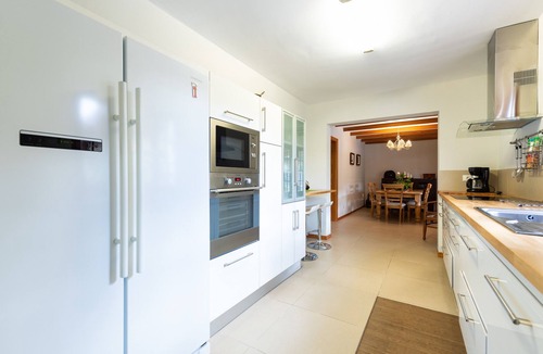 Tafira Villa | 5BR Home - Pool Parking & Tennis Court