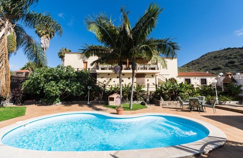 Tafira Villa | 5BR Home - Pool Parking & Tennis Court