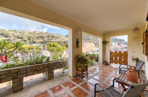 Tafira Villa | 5BR Home - Pool Parking & Tennis Court