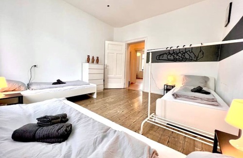 Emst Apartment | 6 beds with double bed, 4min to the A45, balcony, central Hagen Süd, free parking